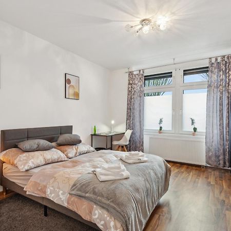 Zentrale Lage ... Ideal Fuer Geschaeftsleute, Monteure, Familien...3 Zimmer, Wlan, Smarttv Mettmann Zewnętrze zdjęcie