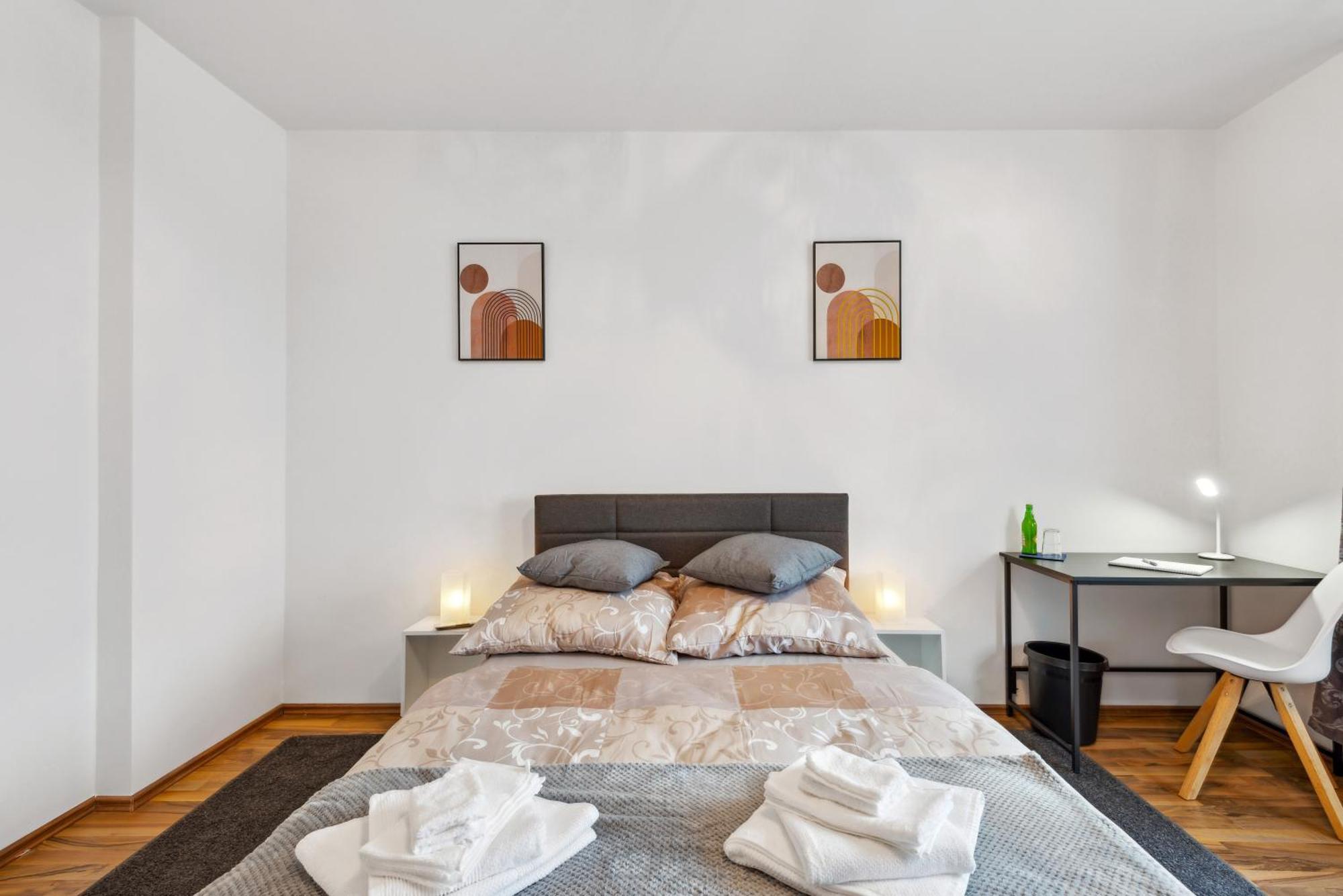 Zentrale Lage ... Ideal Fuer Geschaeftsleute, Monteure, Familien...3 Zimmer, Wlan, Smarttv Mettmann Zewnętrze zdjęcie