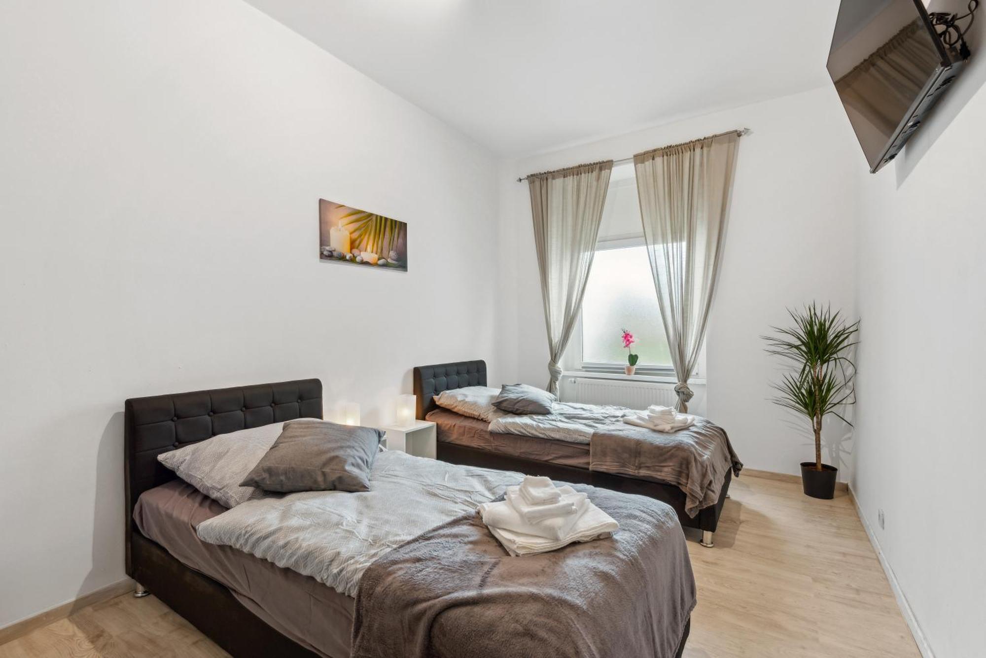 Zentrale Lage ... Ideal Fuer Geschaeftsleute, Monteure, Familien...3 Zimmer, Wlan, Smarttv Mettmann Zewnętrze zdjęcie