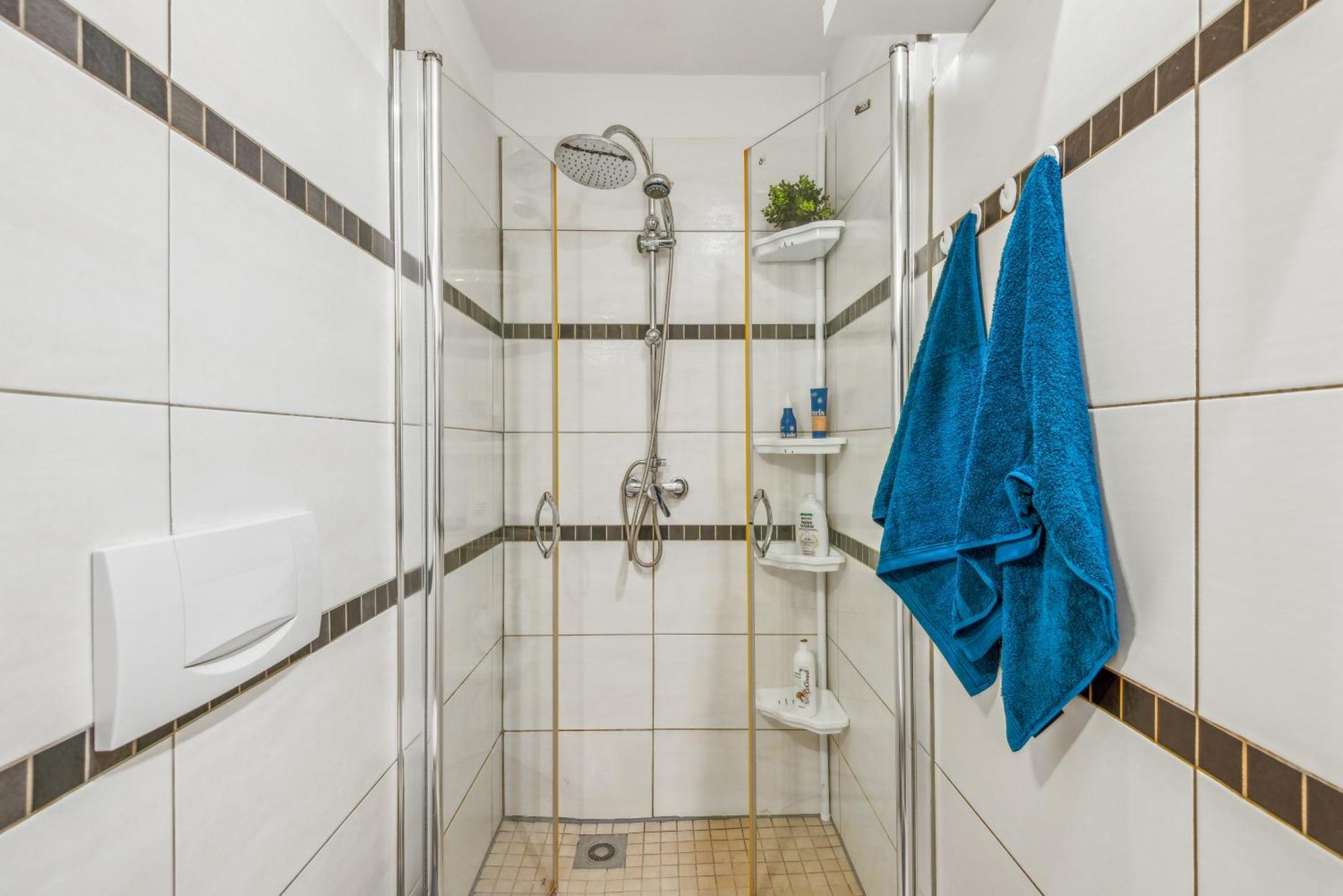 Zentrale Lage ... Ideal Fuer Geschaeftsleute, Monteure, Familien...3 Zimmer, Wlan, Smarttv Mettmann Zewnętrze zdjęcie