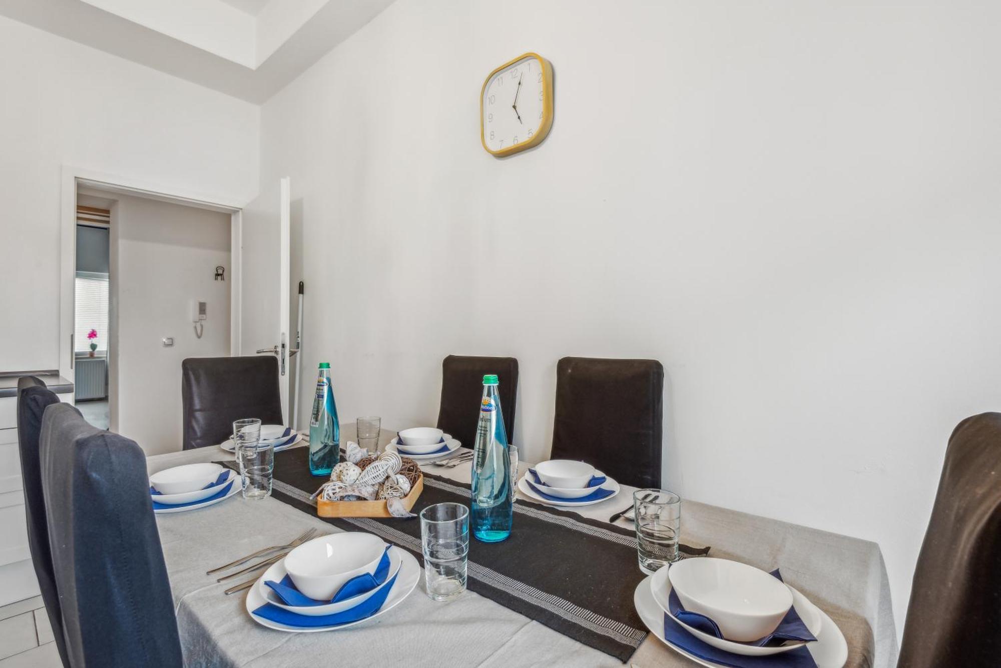 Zentrale Lage ... Ideal Fuer Geschaeftsleute, Monteure, Familien...3 Zimmer, Wlan, Smarttv Mettmann Zewnętrze zdjęcie